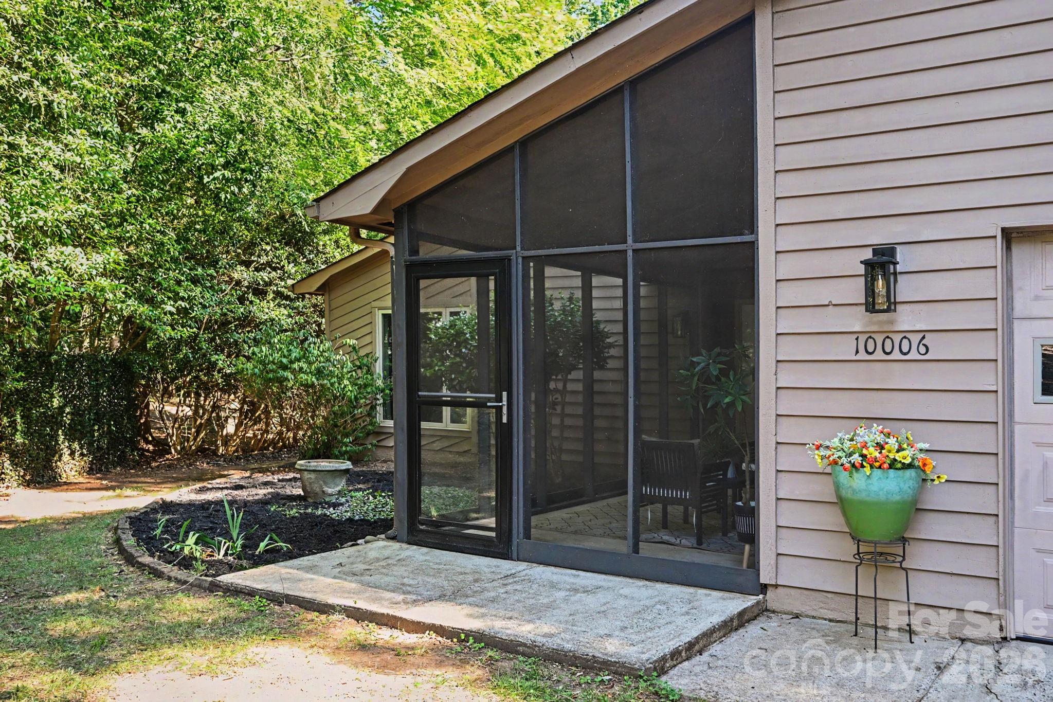 10006 Stoneleigh Lane — Charlotte