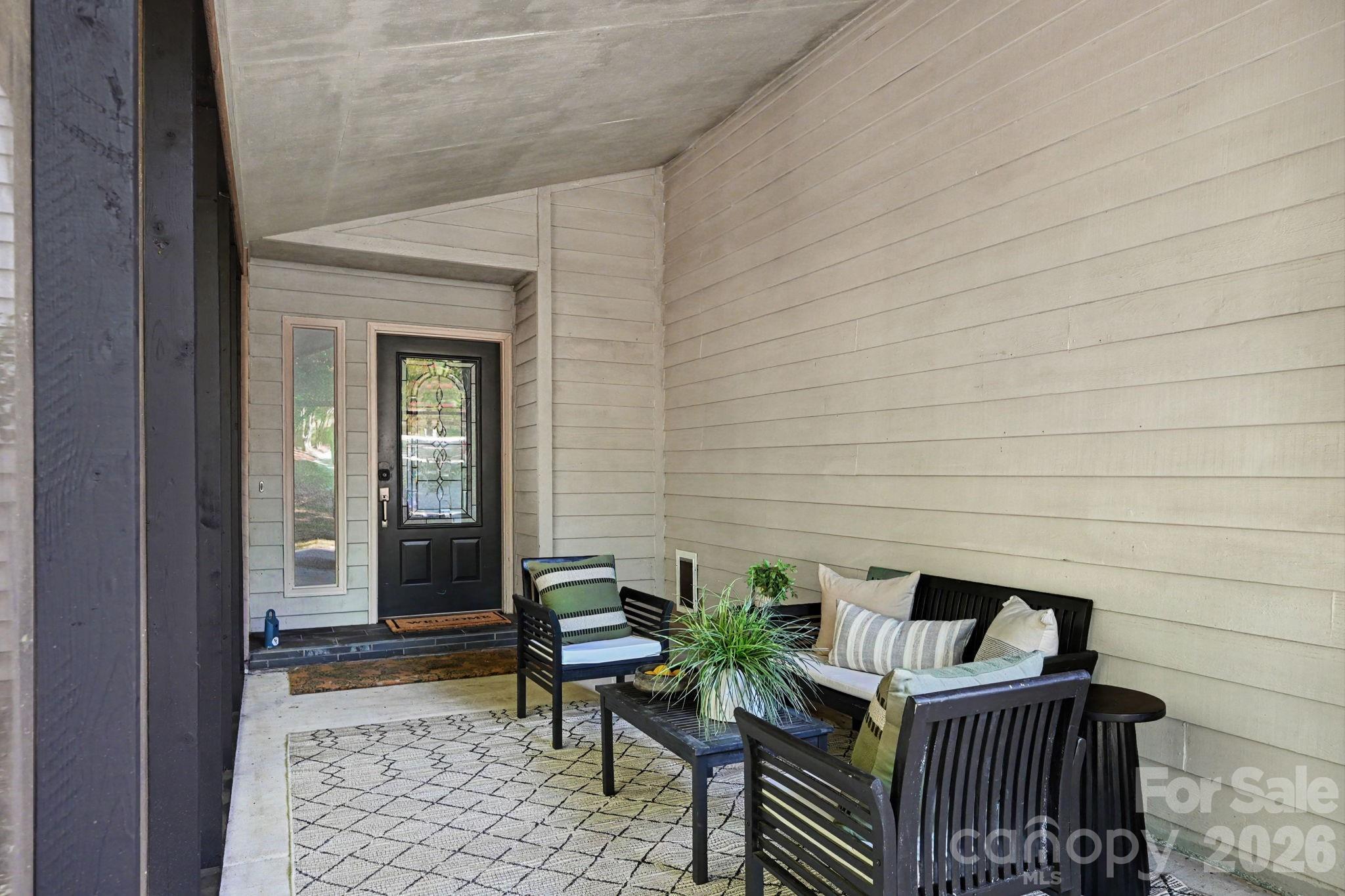 10006 Stoneleigh Lane — Charlotte