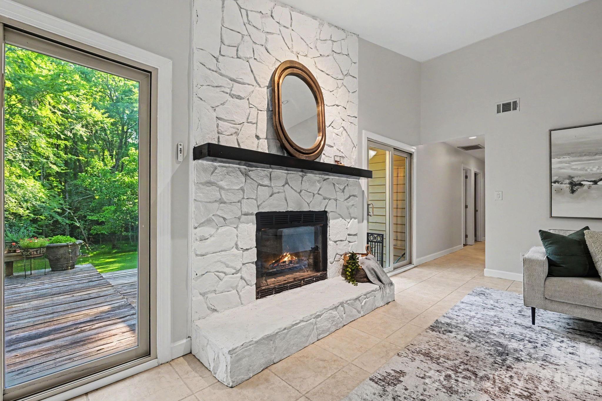 10006 Stoneleigh Lane — Charlotte