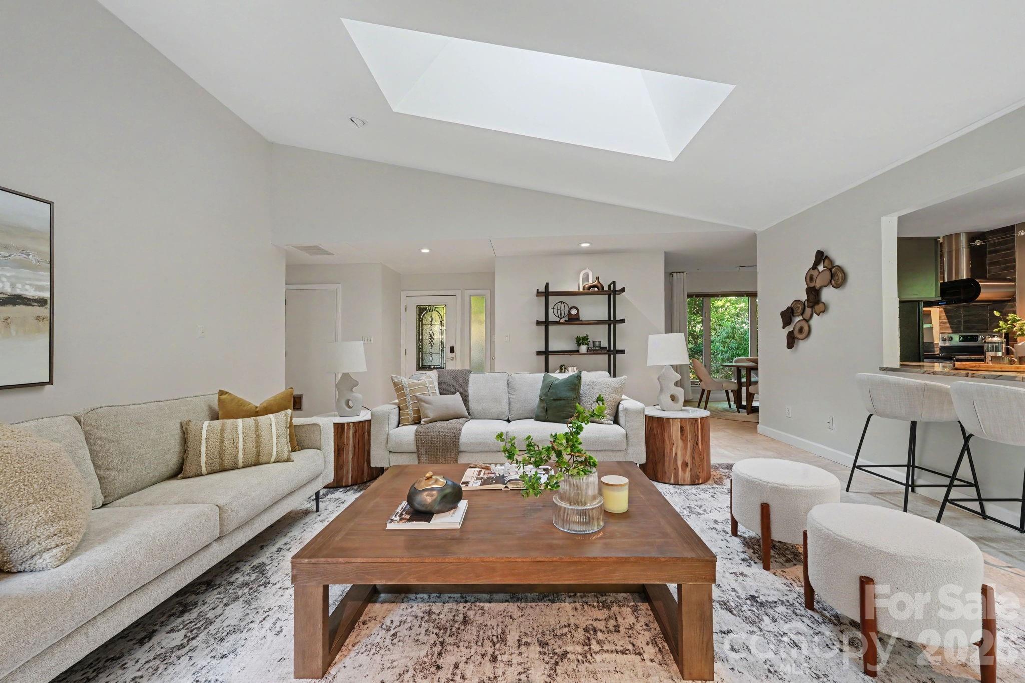 10006 Stoneleigh Lane — Charlotte