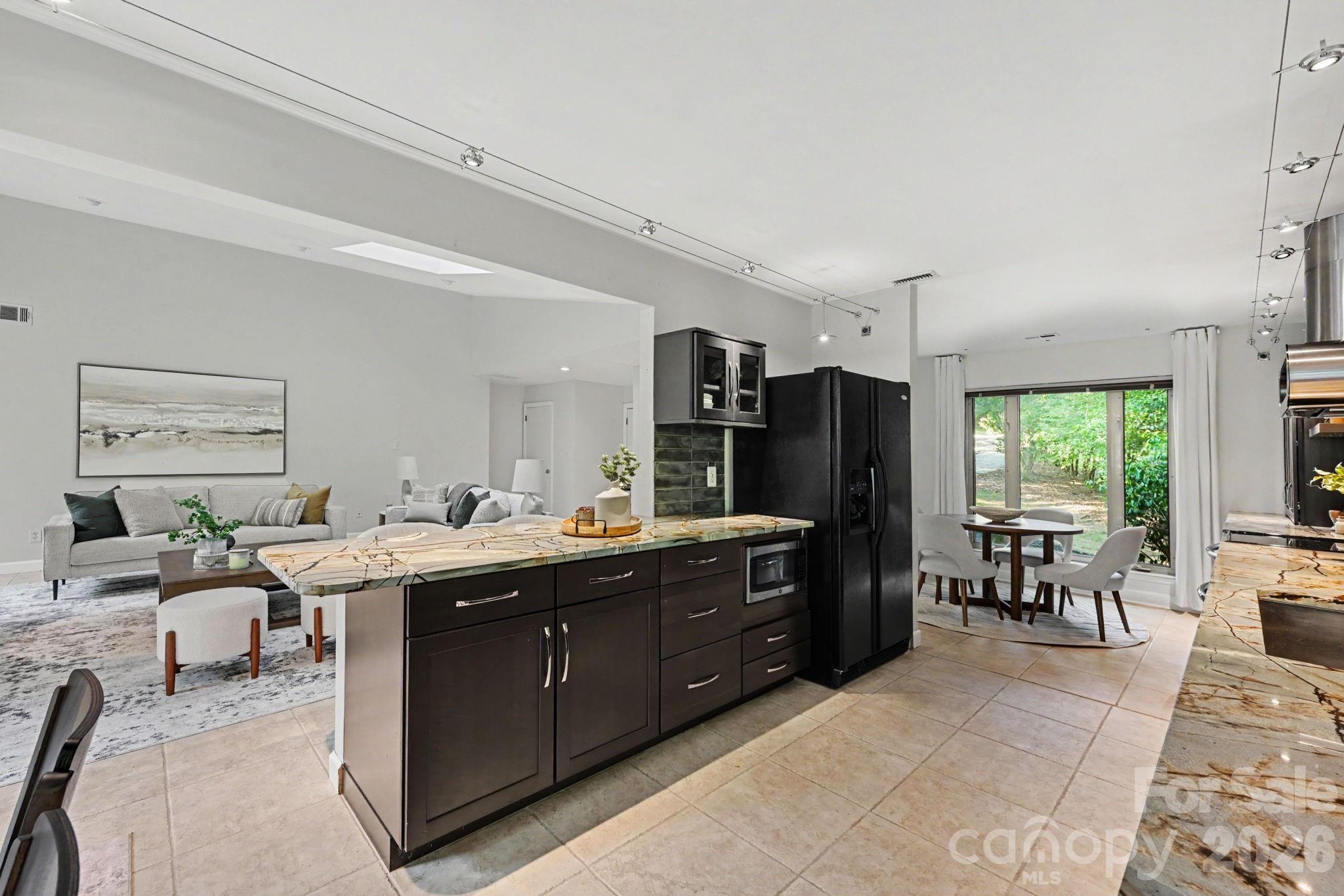10006 Stoneleigh Lane — Charlotte