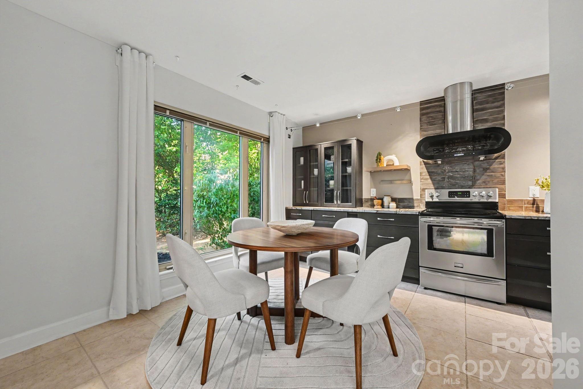 10006 Stoneleigh Lane — Charlotte