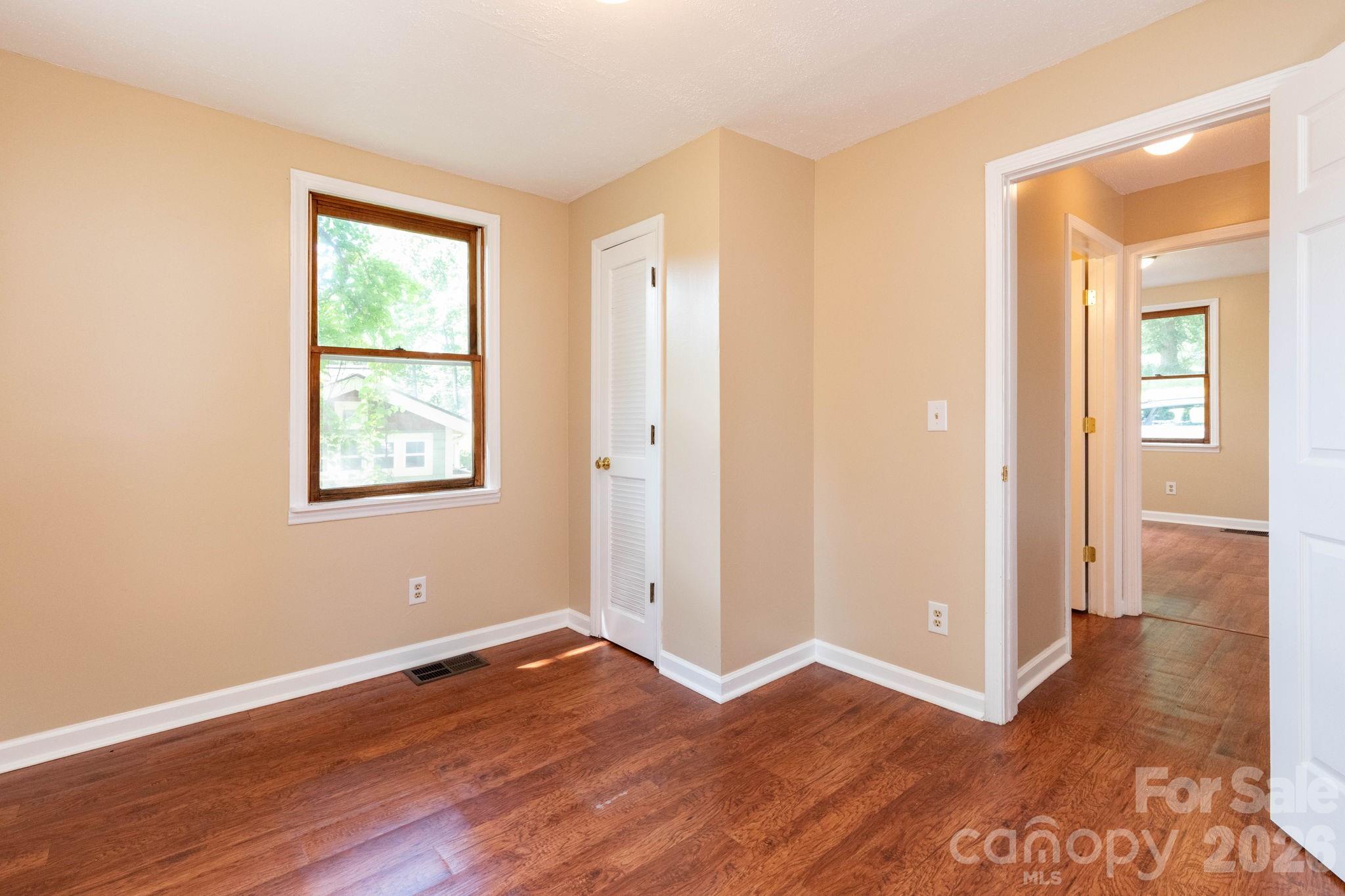 129 Shelburne Road — Asheville