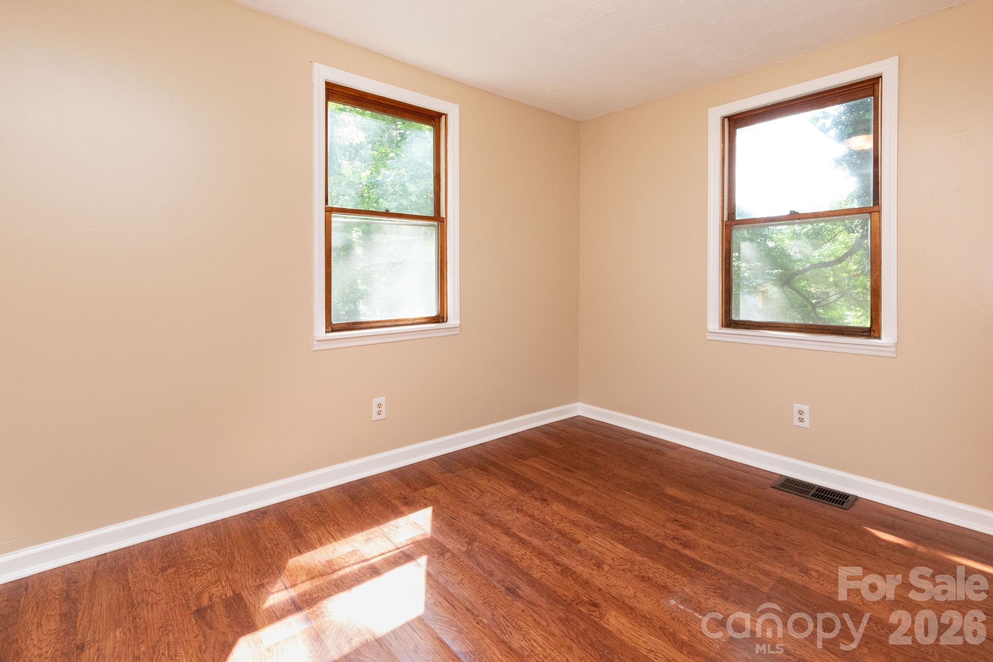 129 Shelburne Road — Asheville