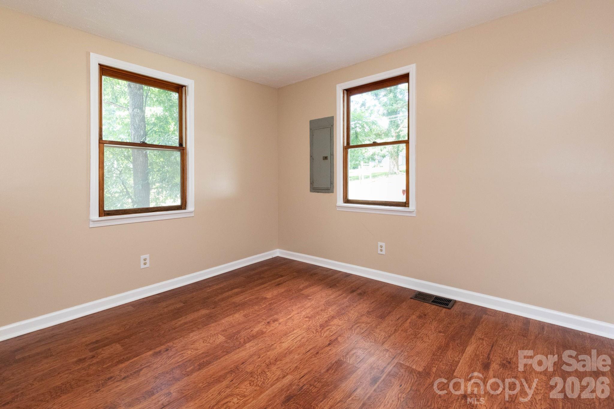 129 Shelburne Road — Asheville