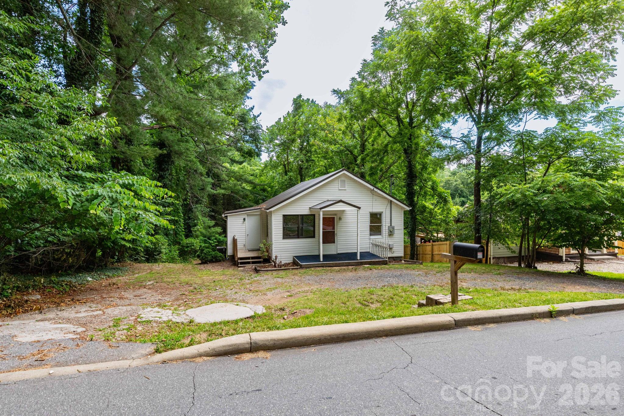 129 Shelburne Road — Asheville
