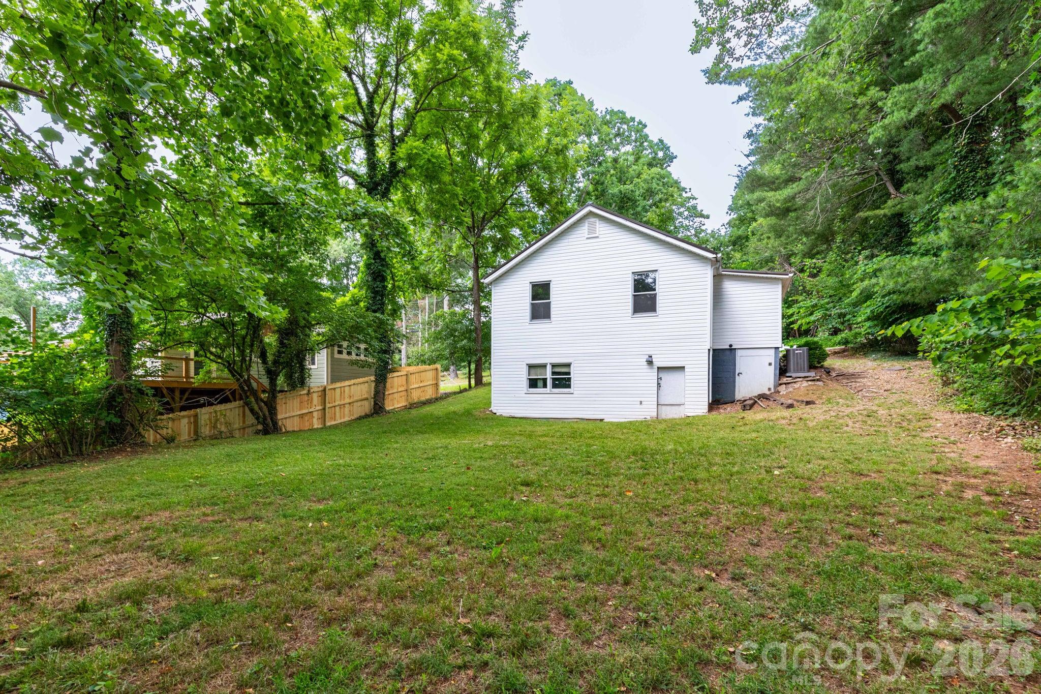 129 Shelburne Road — Asheville