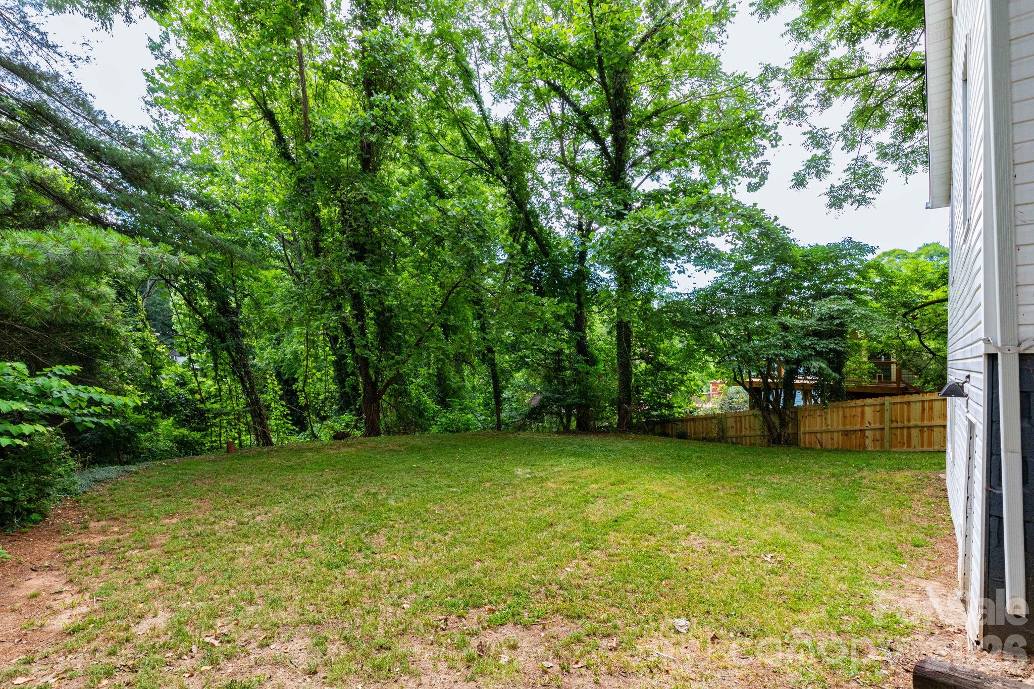 129 Shelburne Road — Asheville
