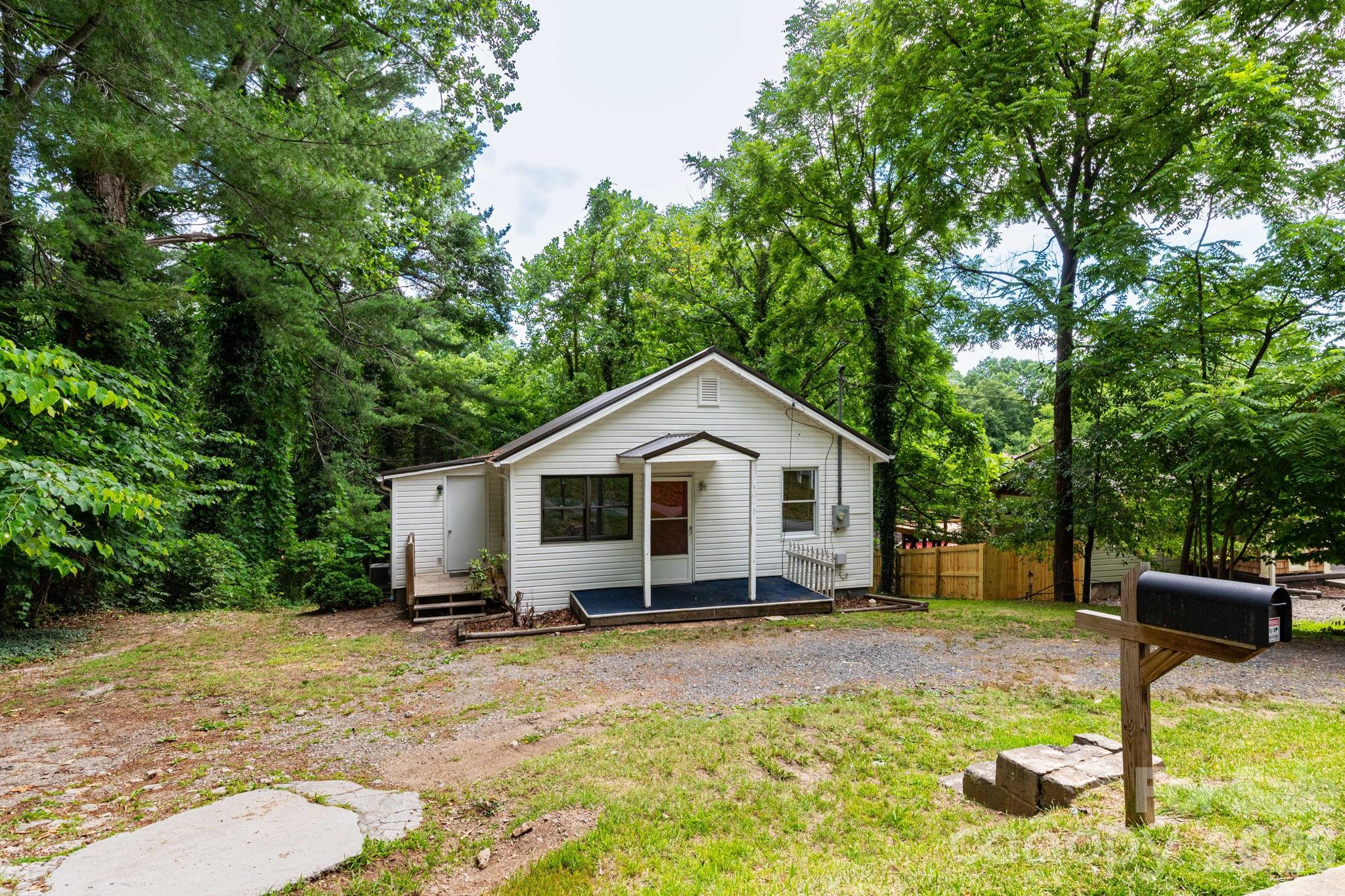 129 Shelburne Road — Asheville