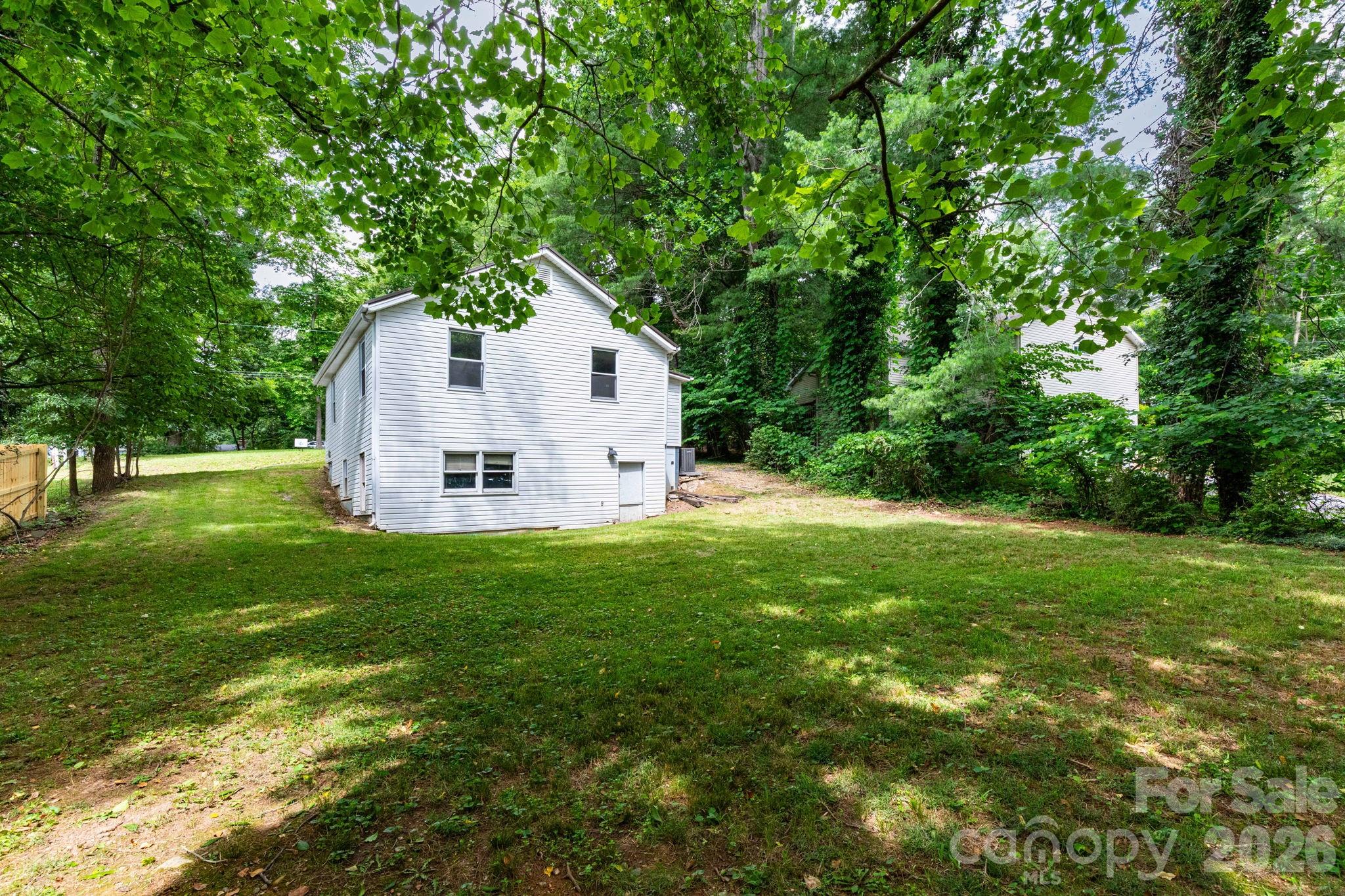129 Shelburne Road — Asheville