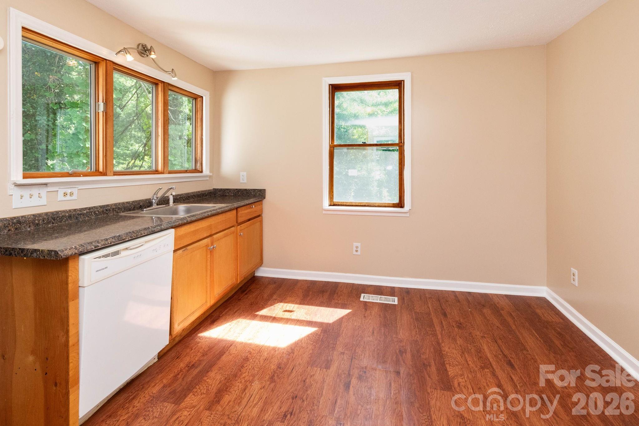 129 Shelburne Road — Asheville