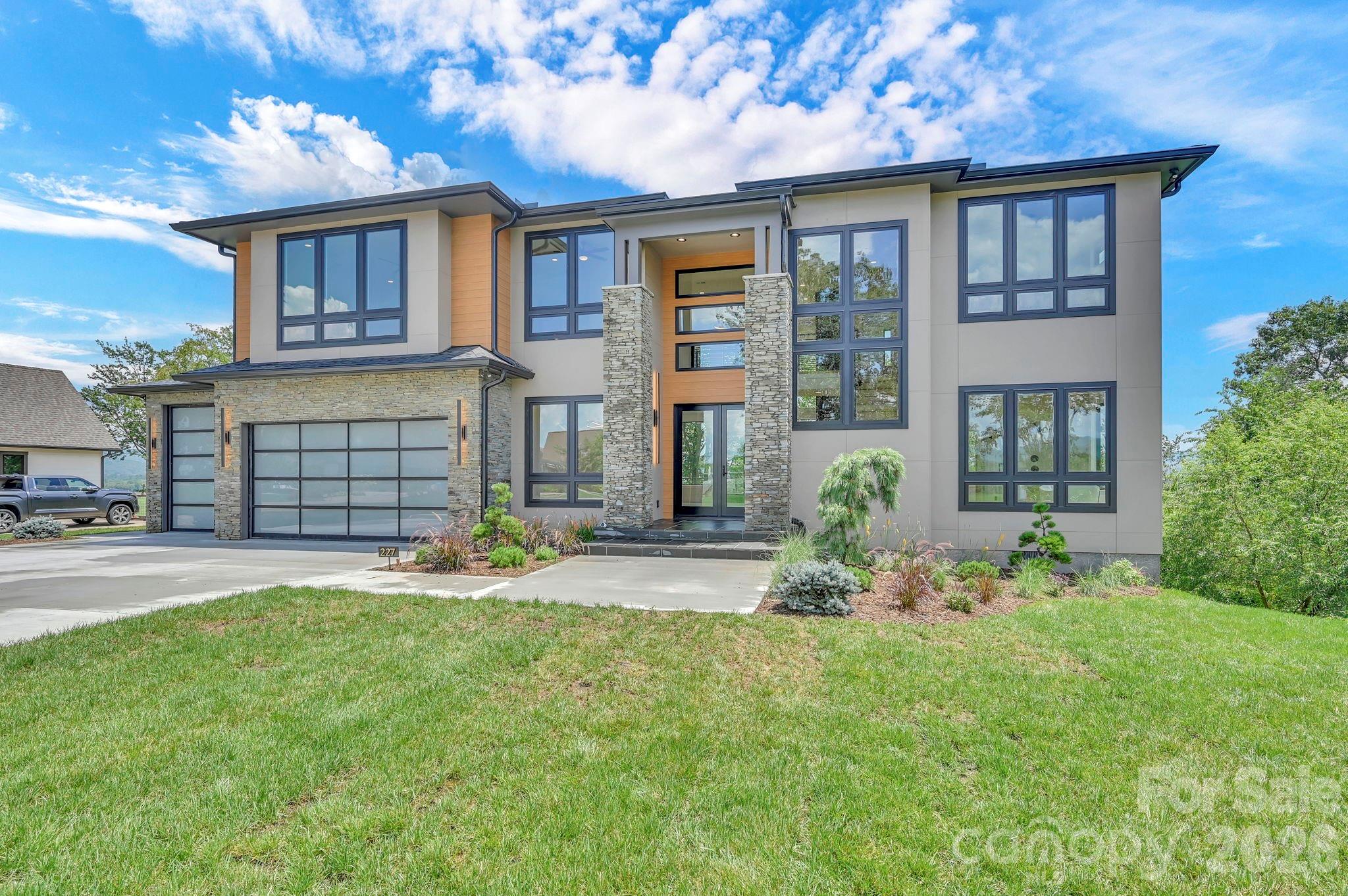 227 Pisgah Ridge Trail — Mills River