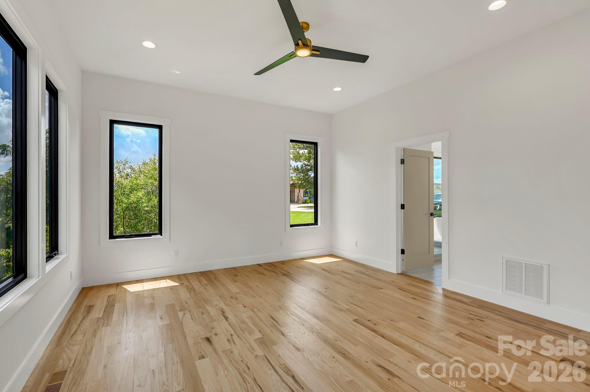 227 Pisgah Ridge Trail — Mills River
