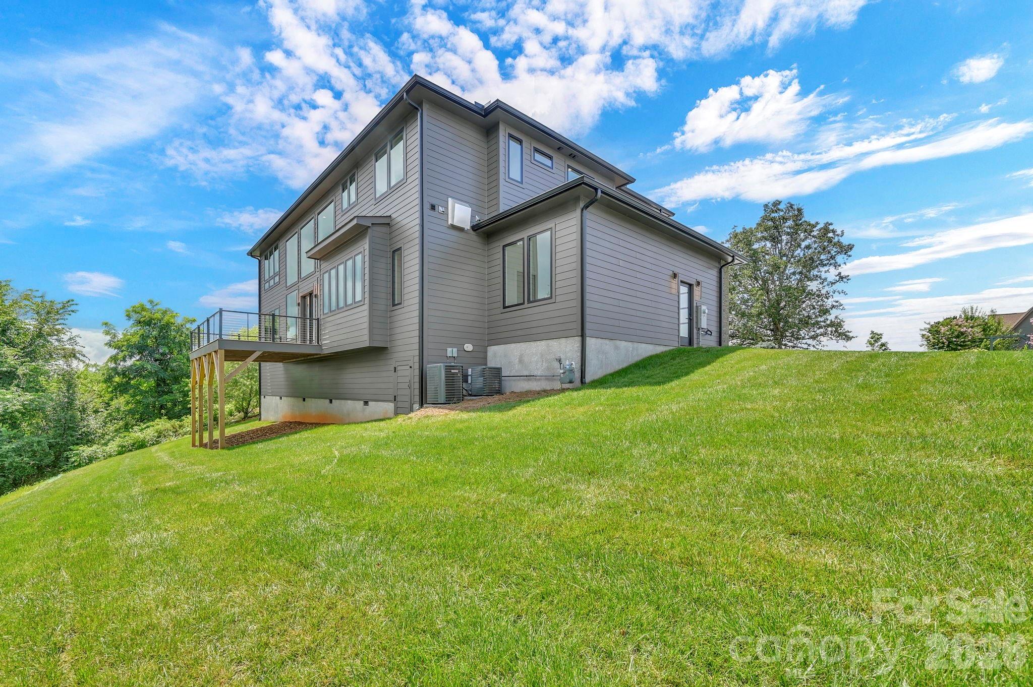 227 Pisgah Ridge Trail — Mills River