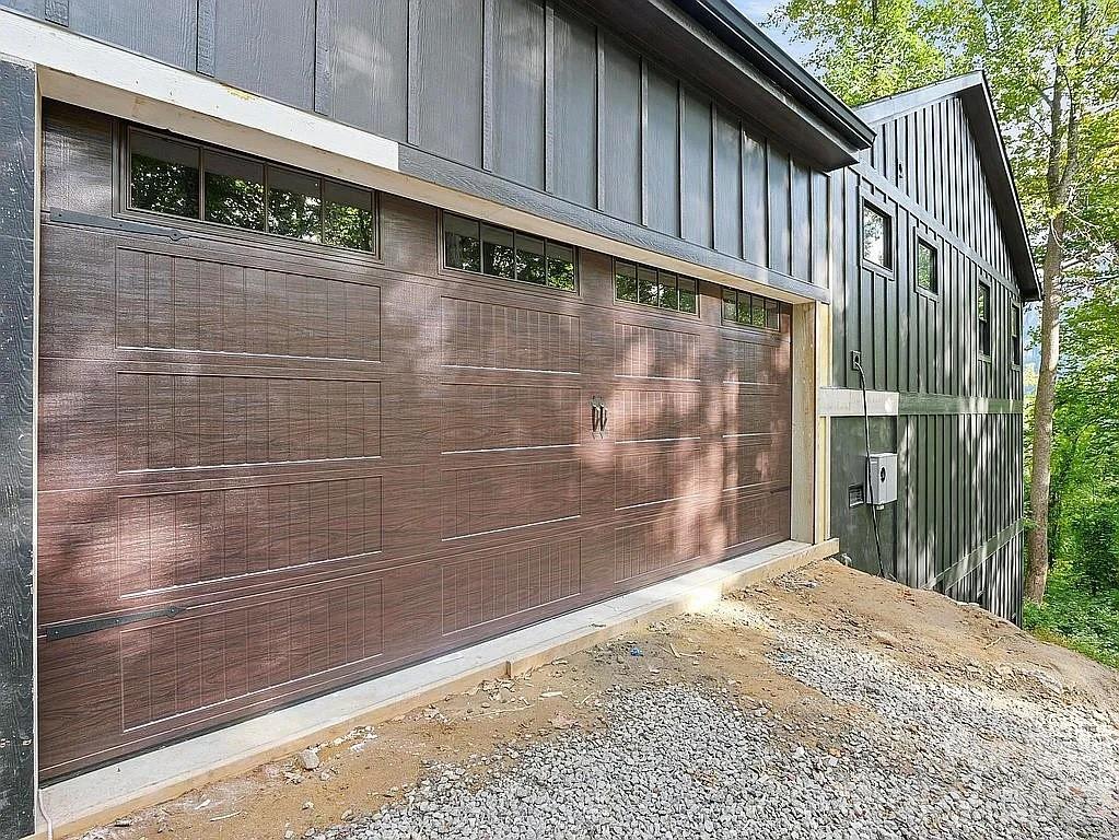 384 Cascada Vista Drive — Chimney Rock