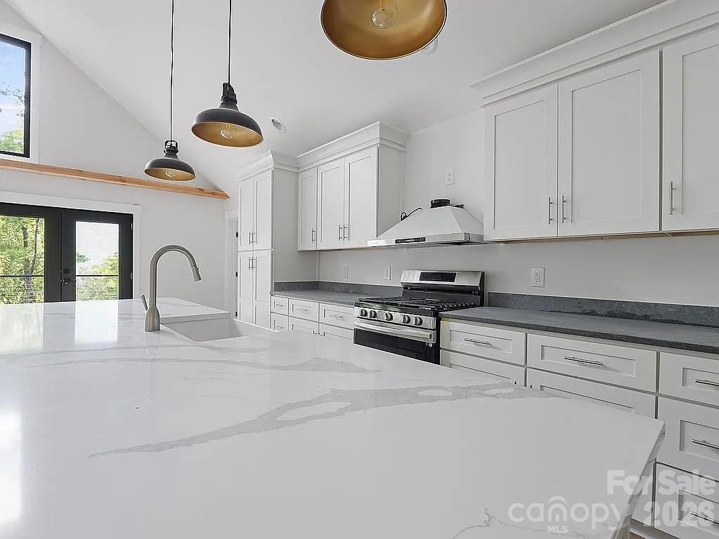 384 Cascada Vista Drive — Chimney Rock