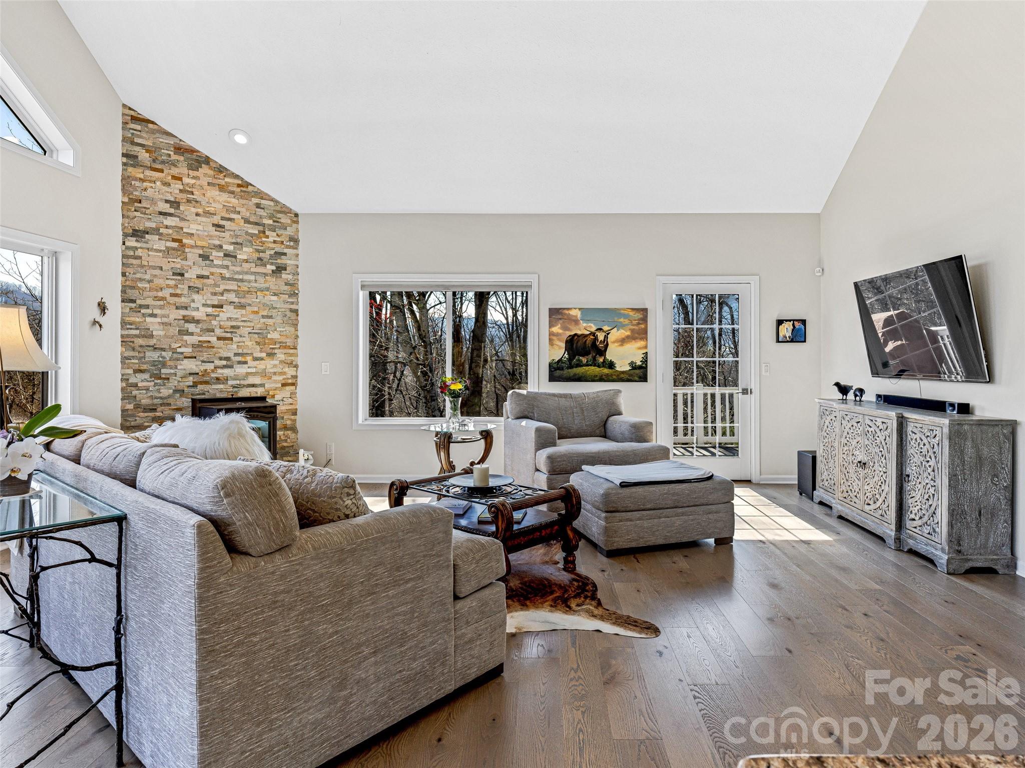 150 Hobby Horse Lane — Hendersonville