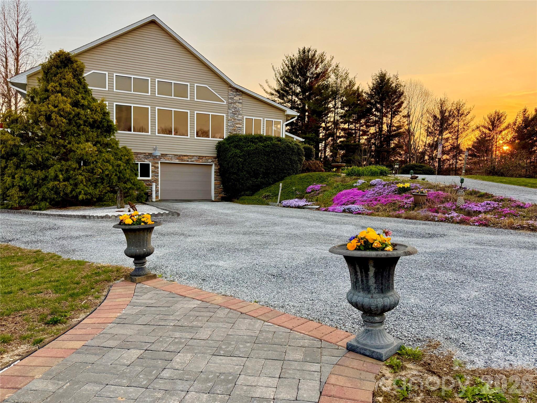 150 Hobby Horse Lane — Hendersonville