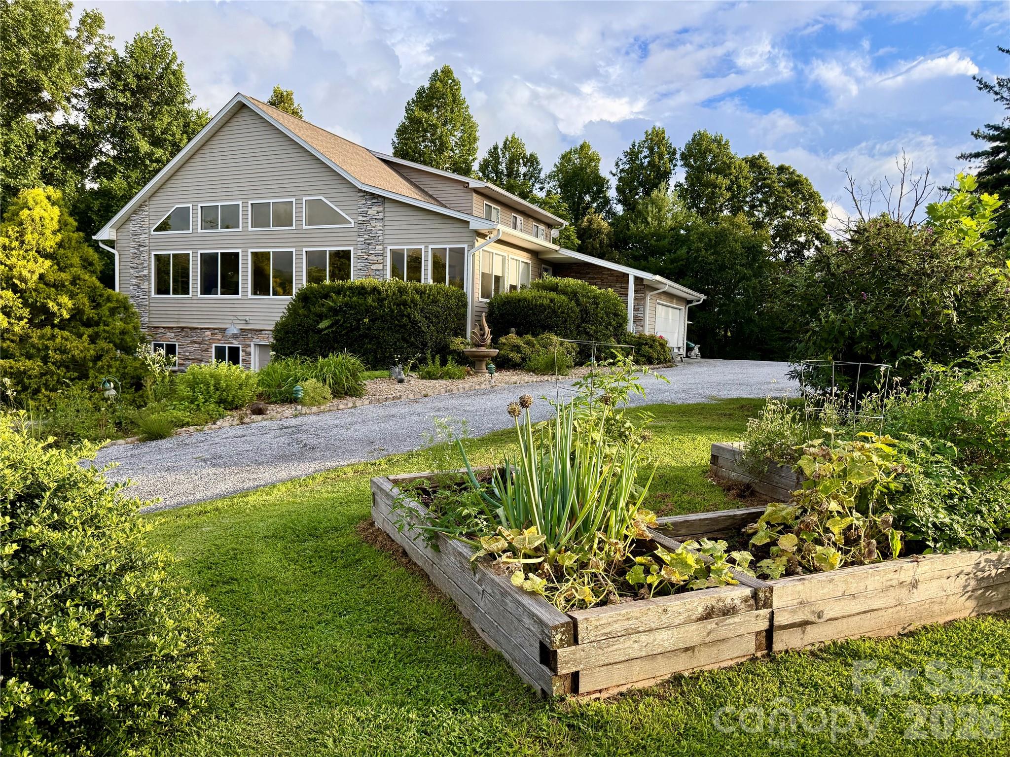 150 Hobby Horse Lane — Hendersonville