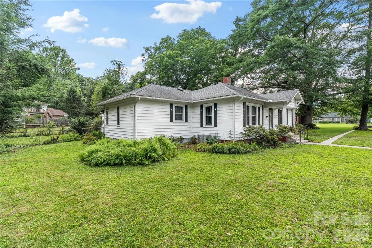 196 E French Broad Street — Brevard