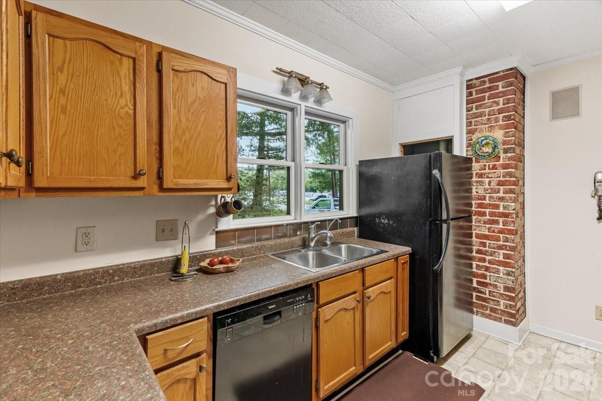 196 E French Broad Street — Brevard