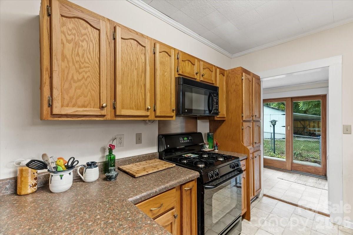 196 E French Broad Street — Brevard