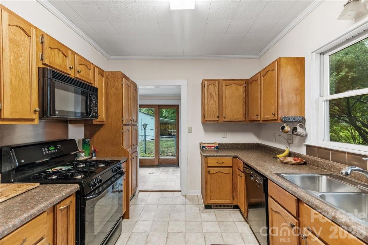 196 E French Broad Street — Brevard