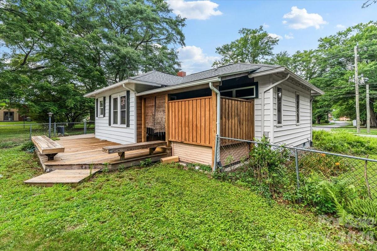 196 E French Broad Street — Brevard