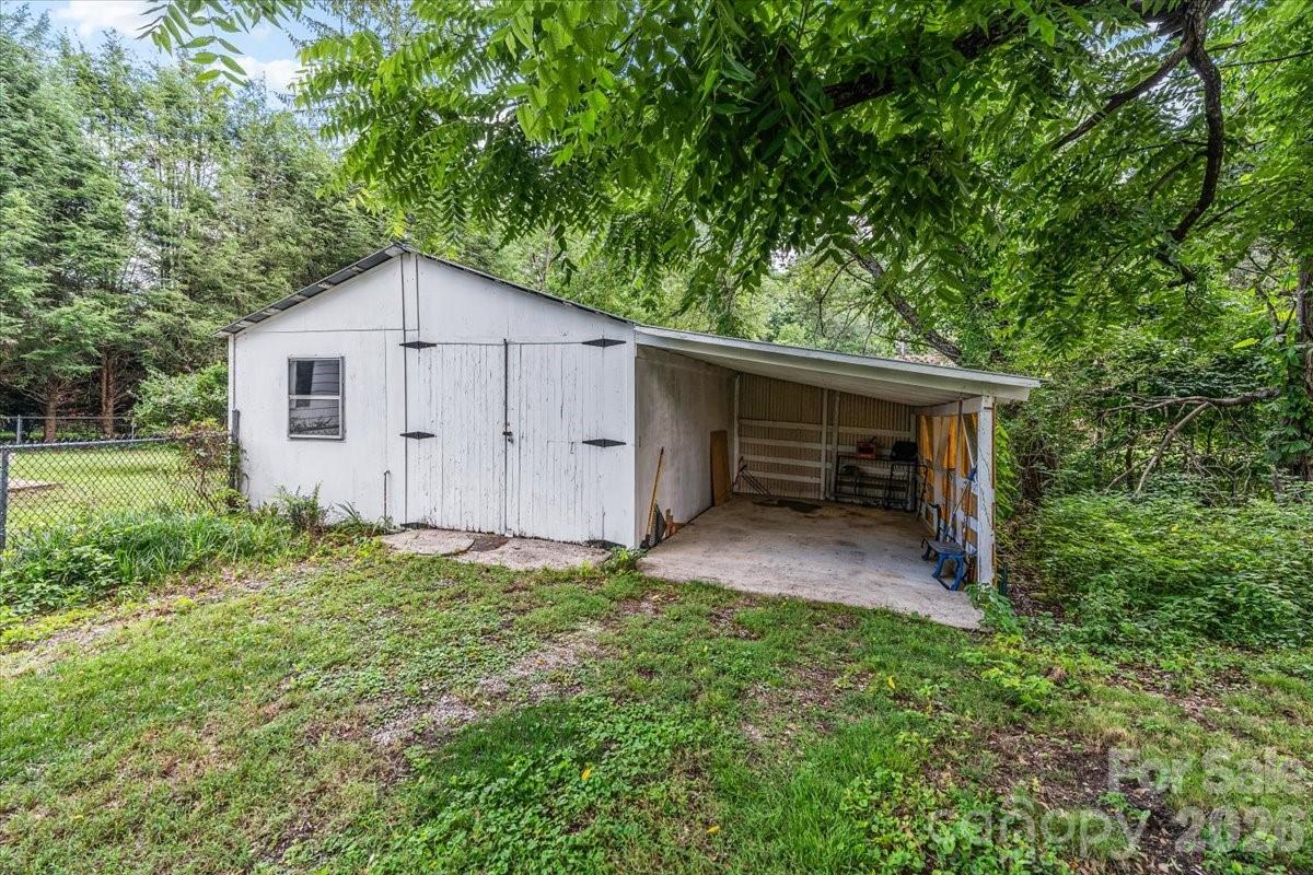 196 E French Broad Street — Brevard