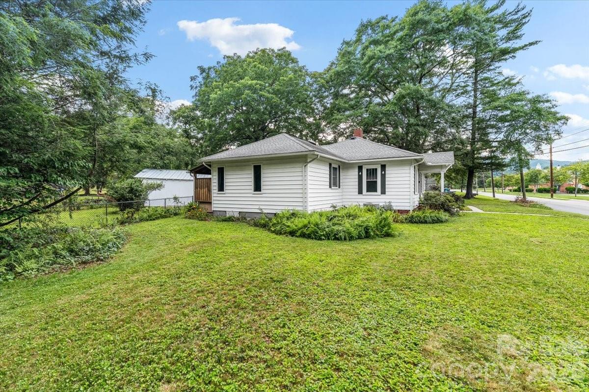 196 E French Broad Street — Brevard