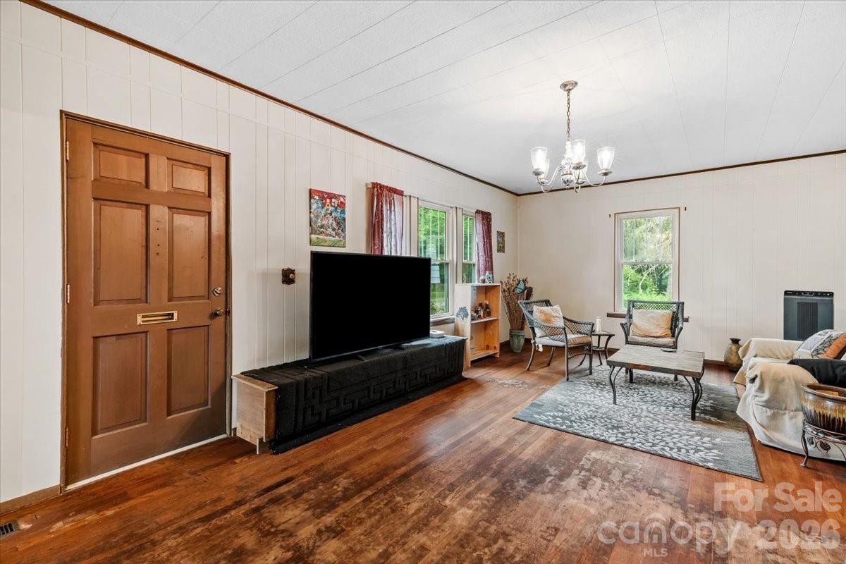 196 E French Broad Street — Brevard