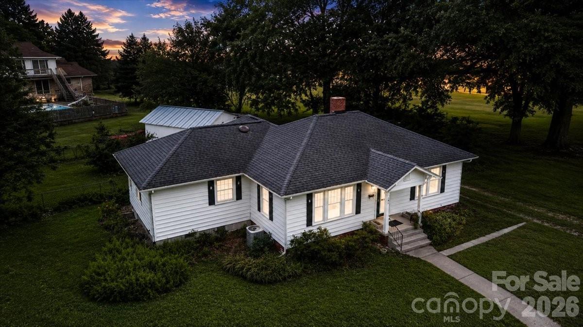 196 E French Broad Street — Brevard