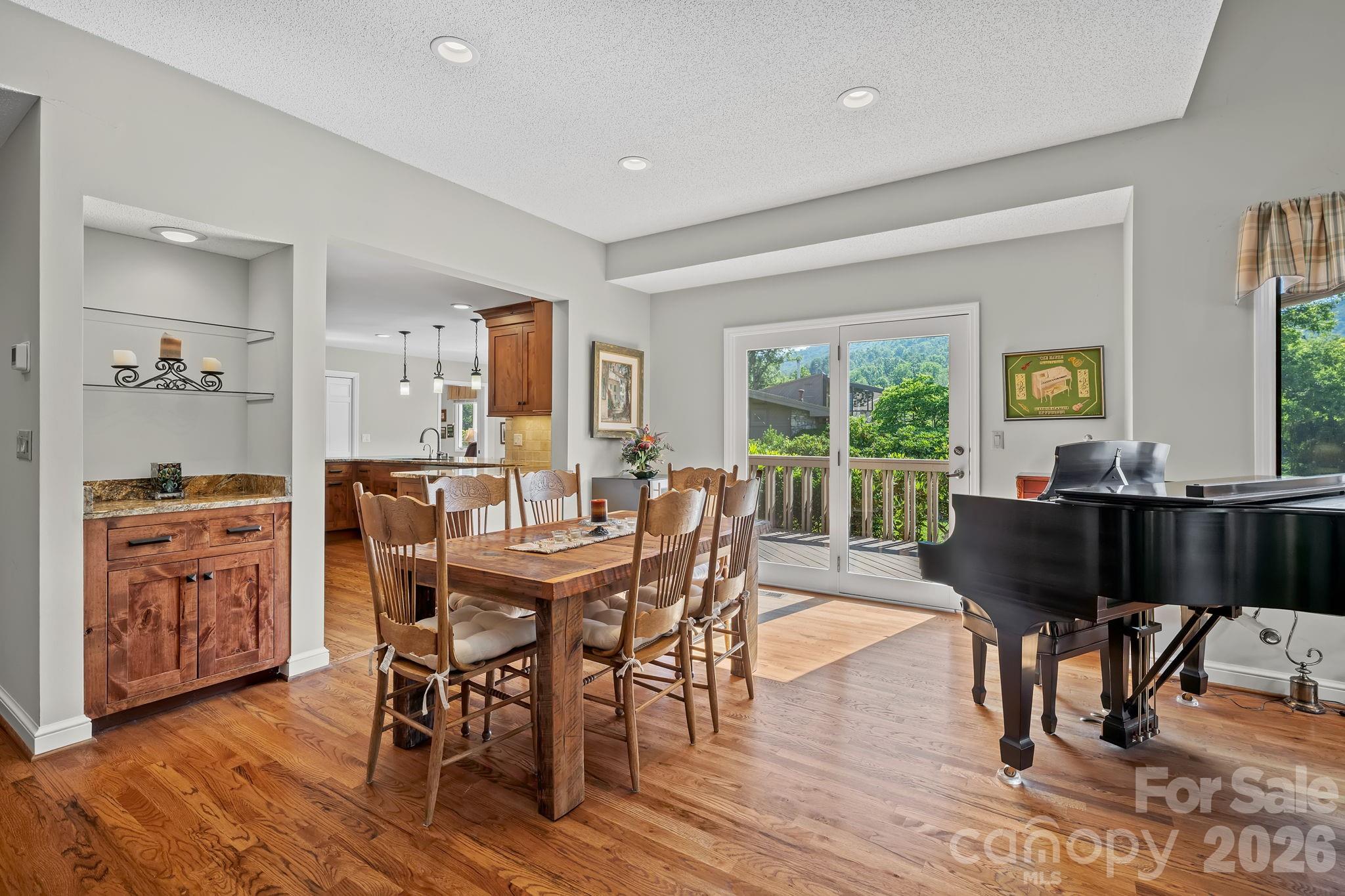 52 Clubside Drive — Asheville