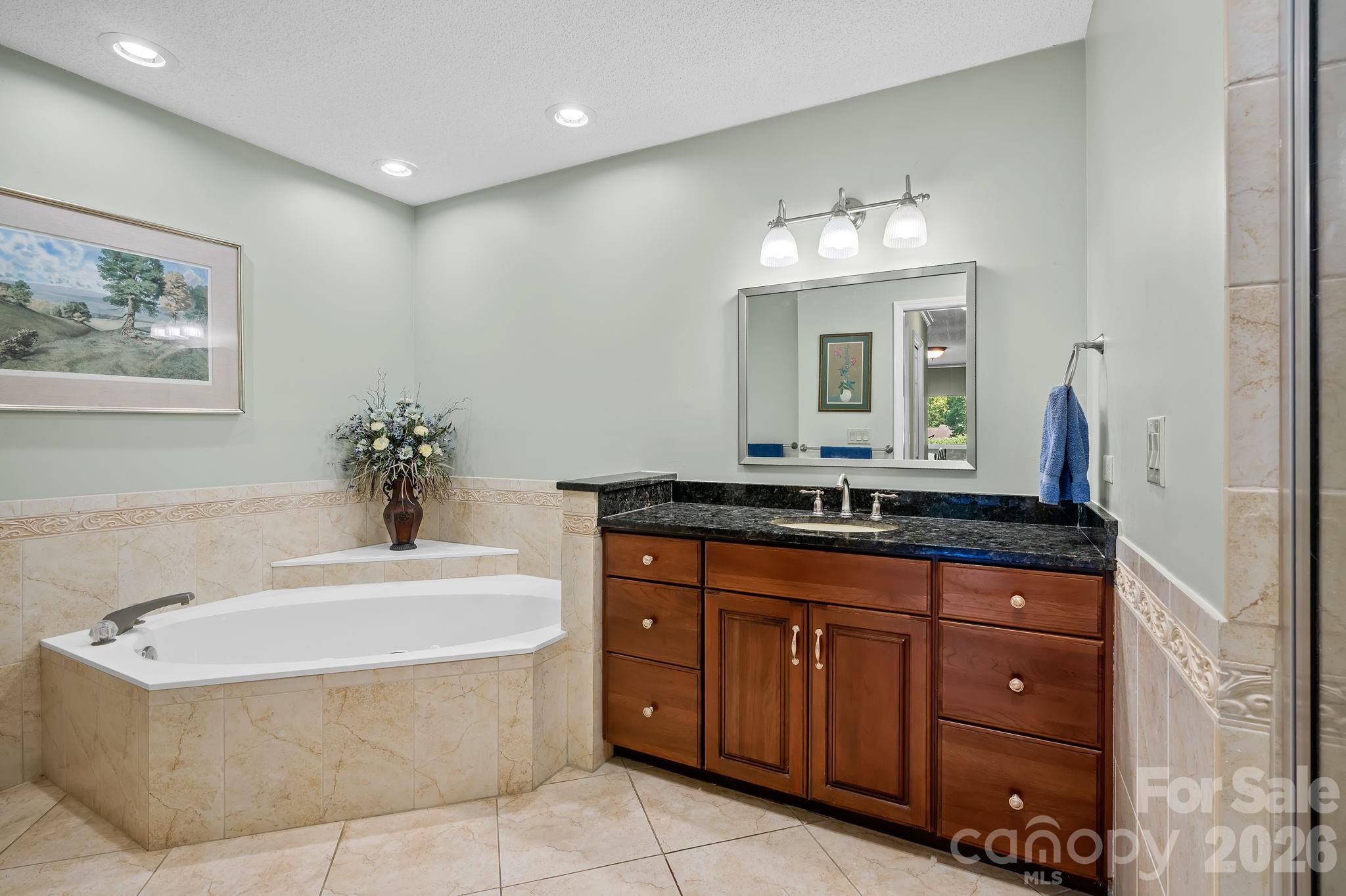 52 Clubside Drive — Asheville
