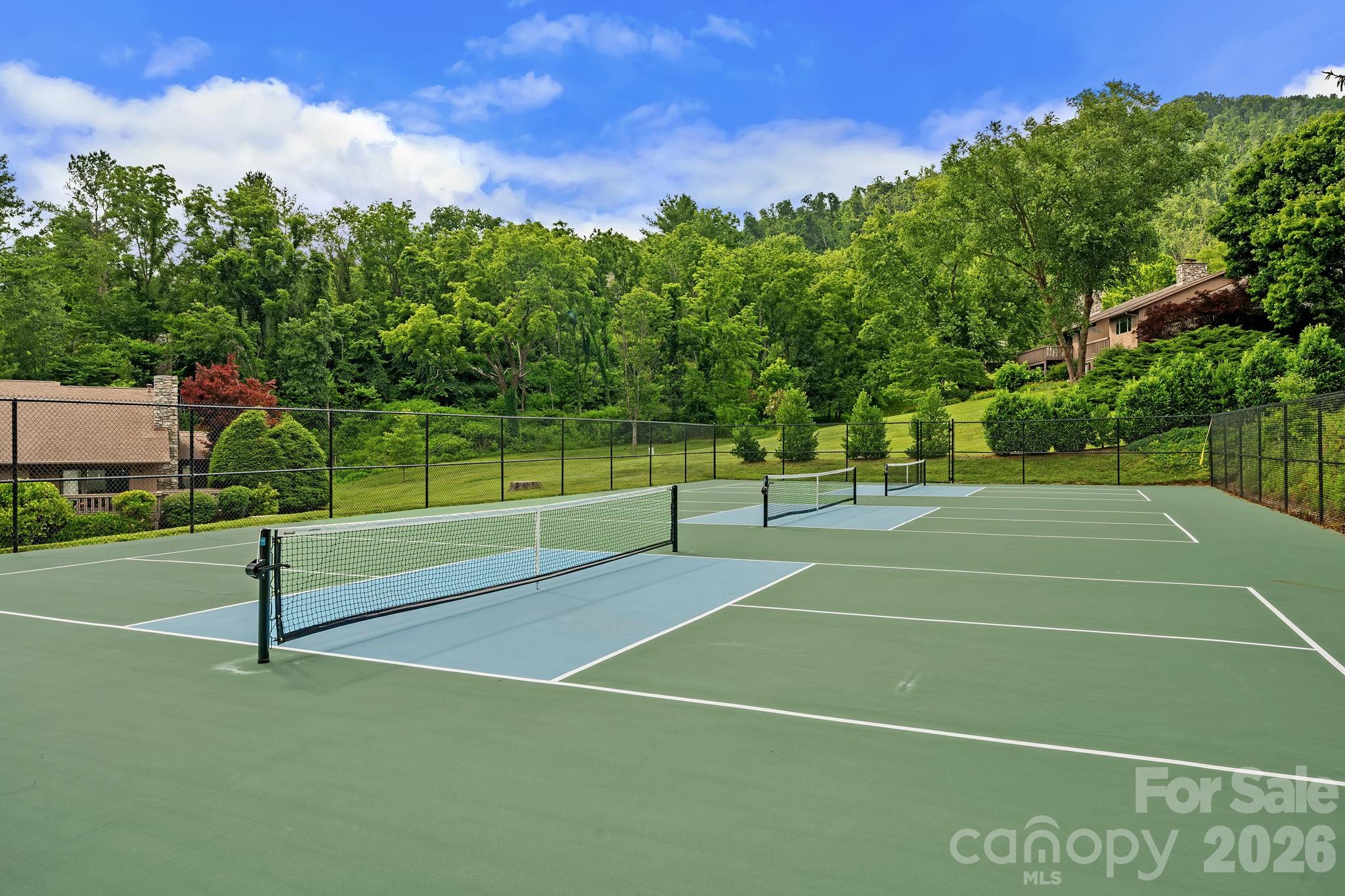 52 Clubside Drive — Asheville