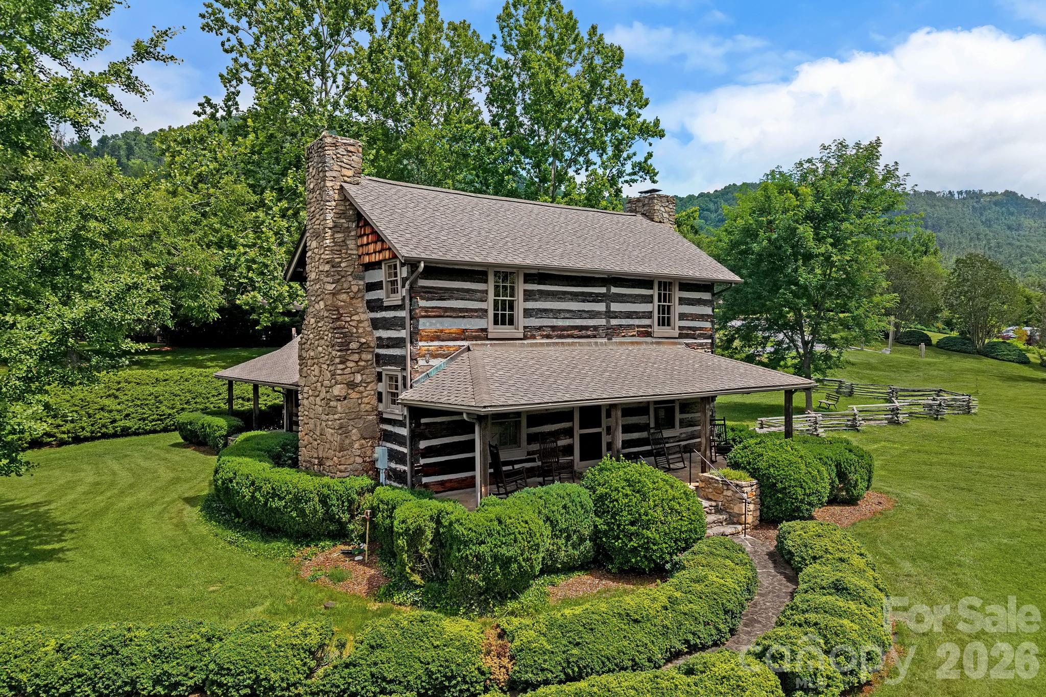 52 Clubside Drive — Asheville