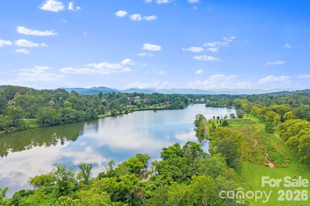 52 Clubside Drive — Asheville