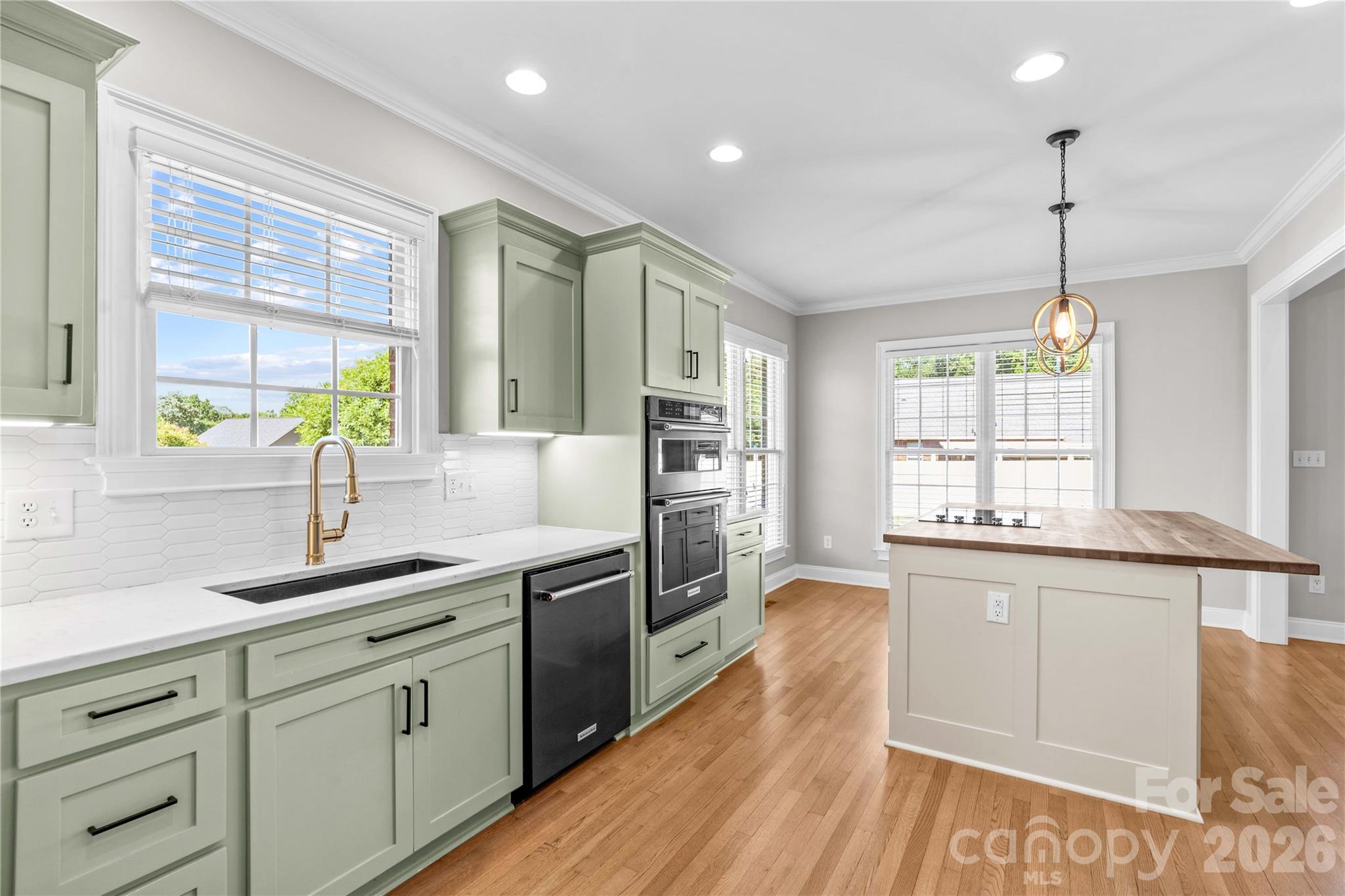 185 Upper Oak Drive — Statesville