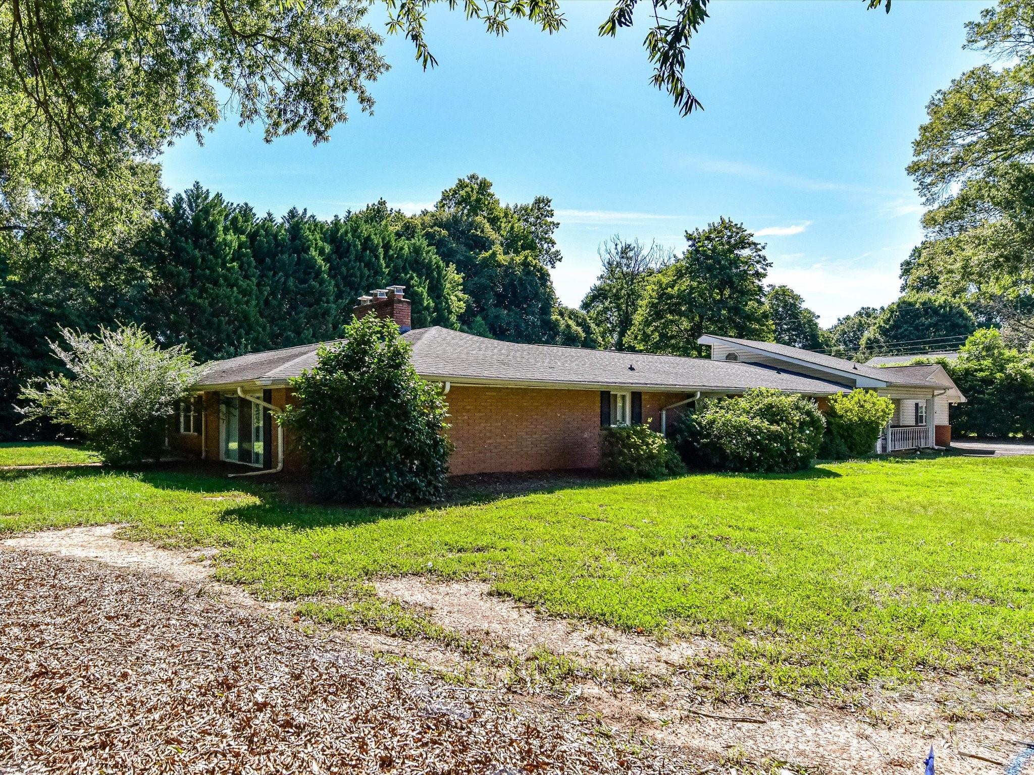 827 Lansdowne Road — Charlotte