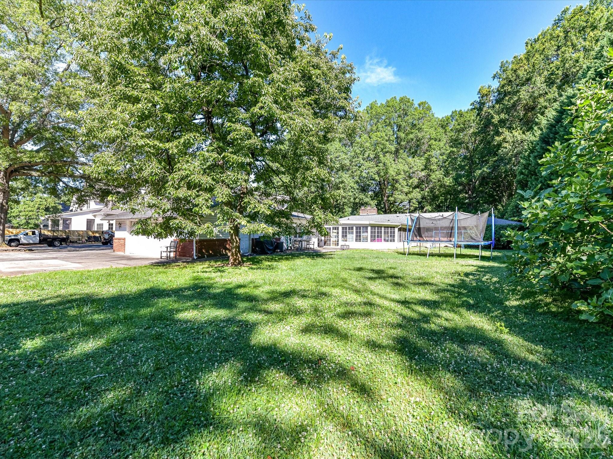 827 Lansdowne Road — Charlotte