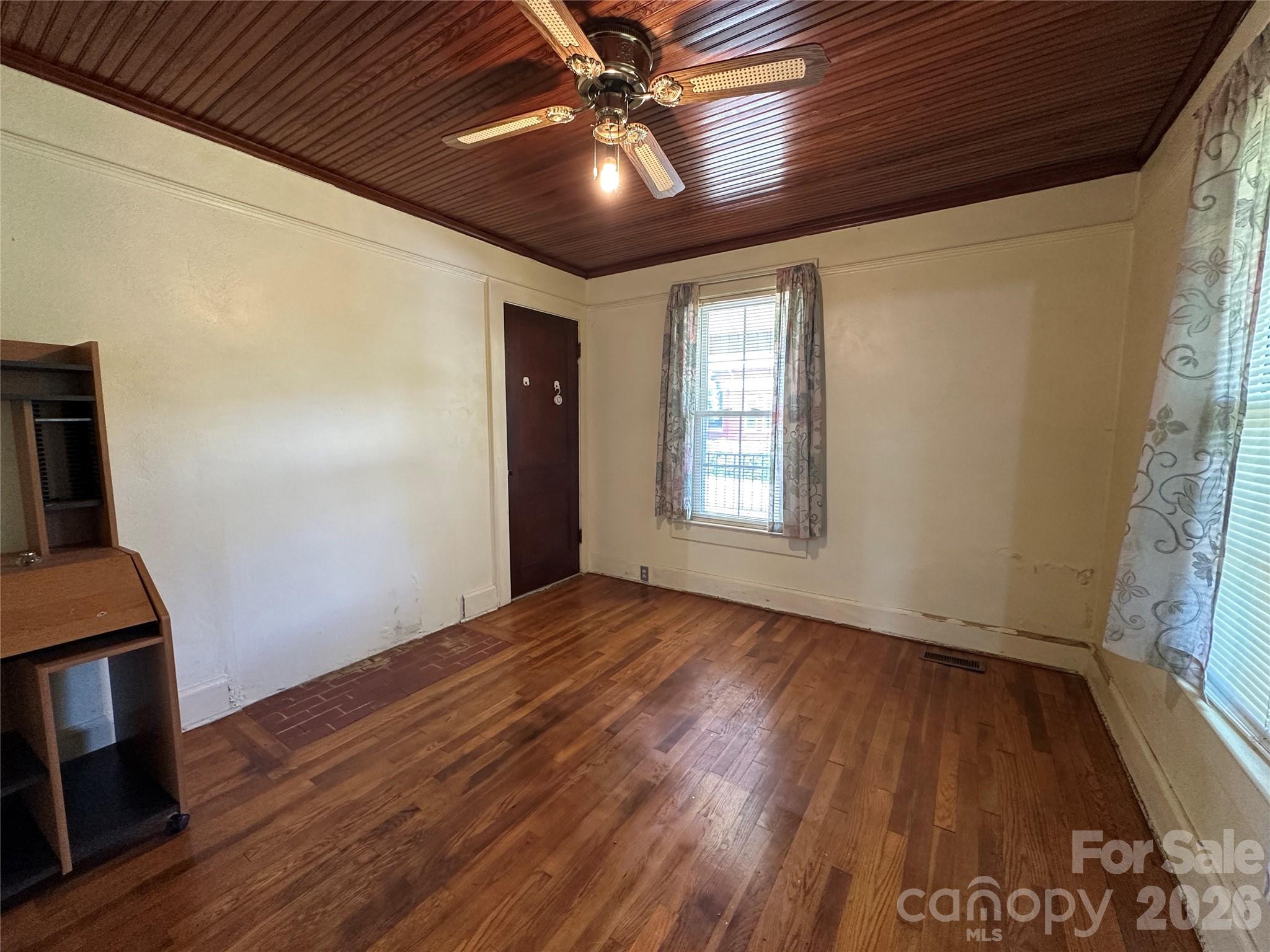 502 Connelly Springs Road SW — Lenoir