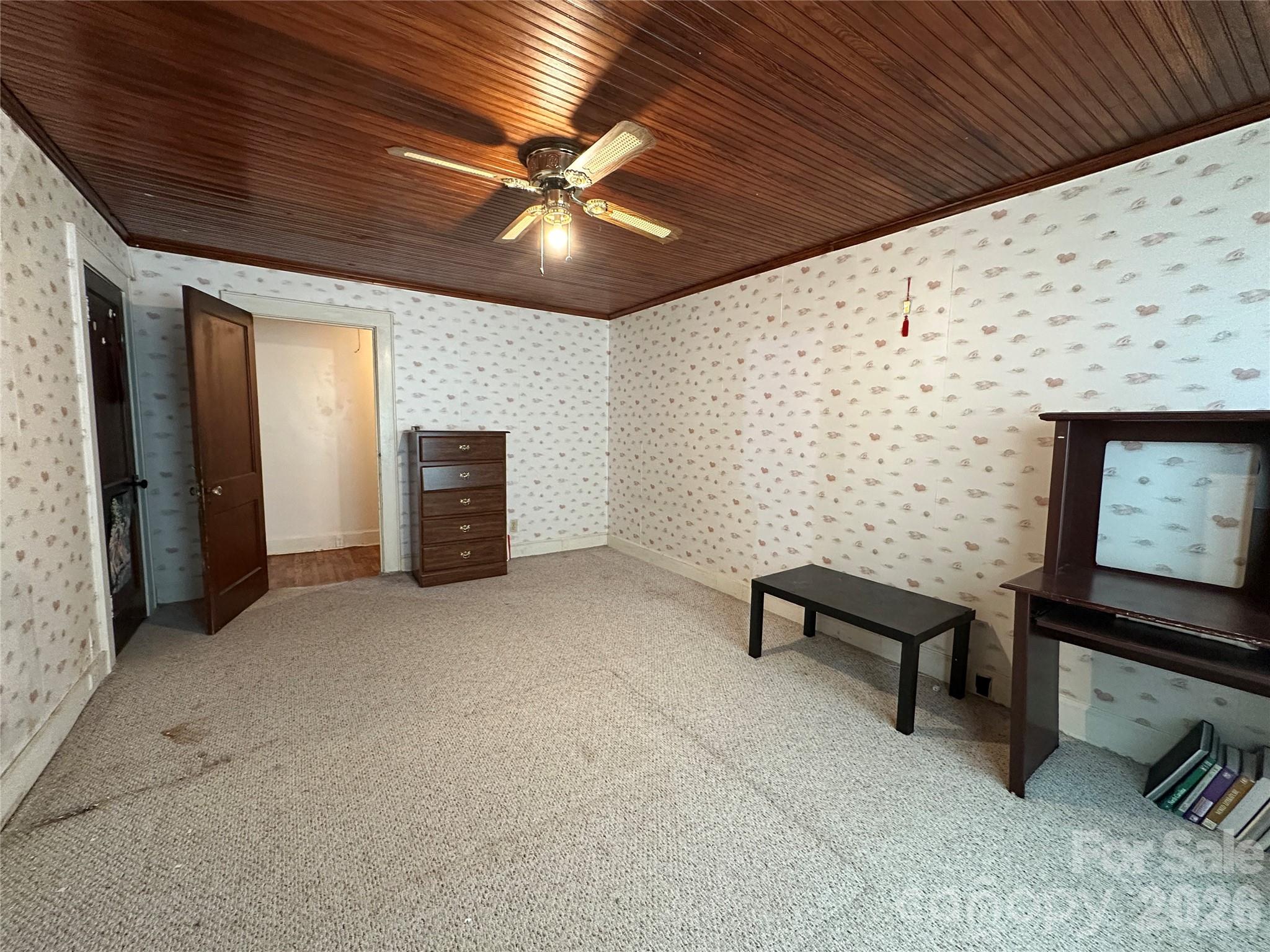 502 Connelly Springs Road SW — Lenoir