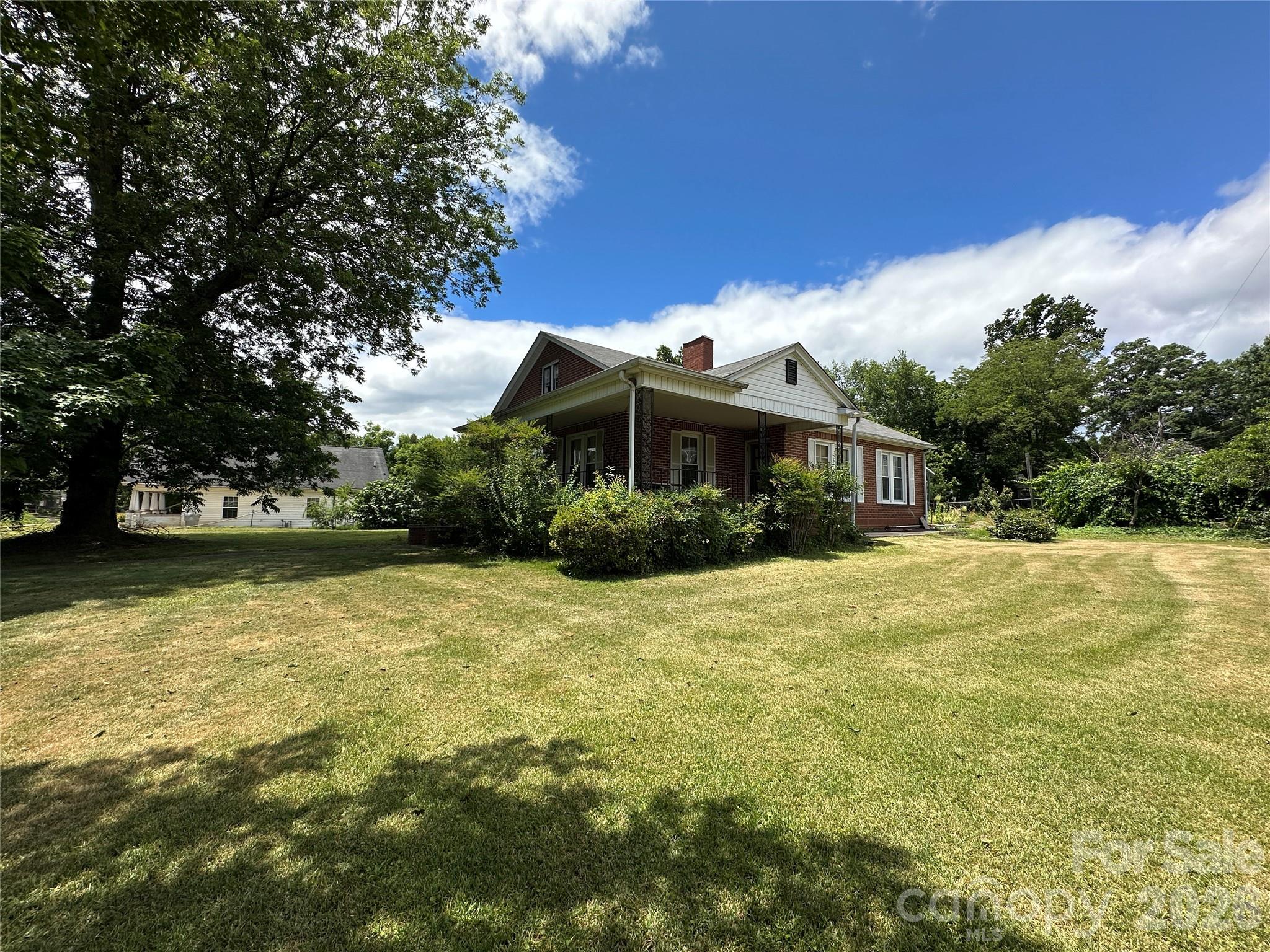 502 Connelly Springs Road SW — Lenoir