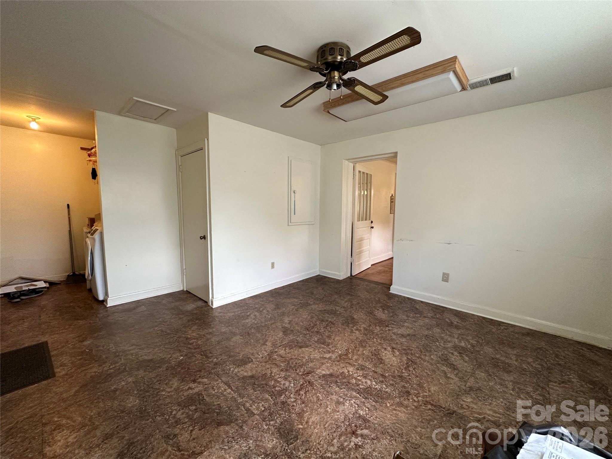 502 Connelly Springs Road SW — Lenoir