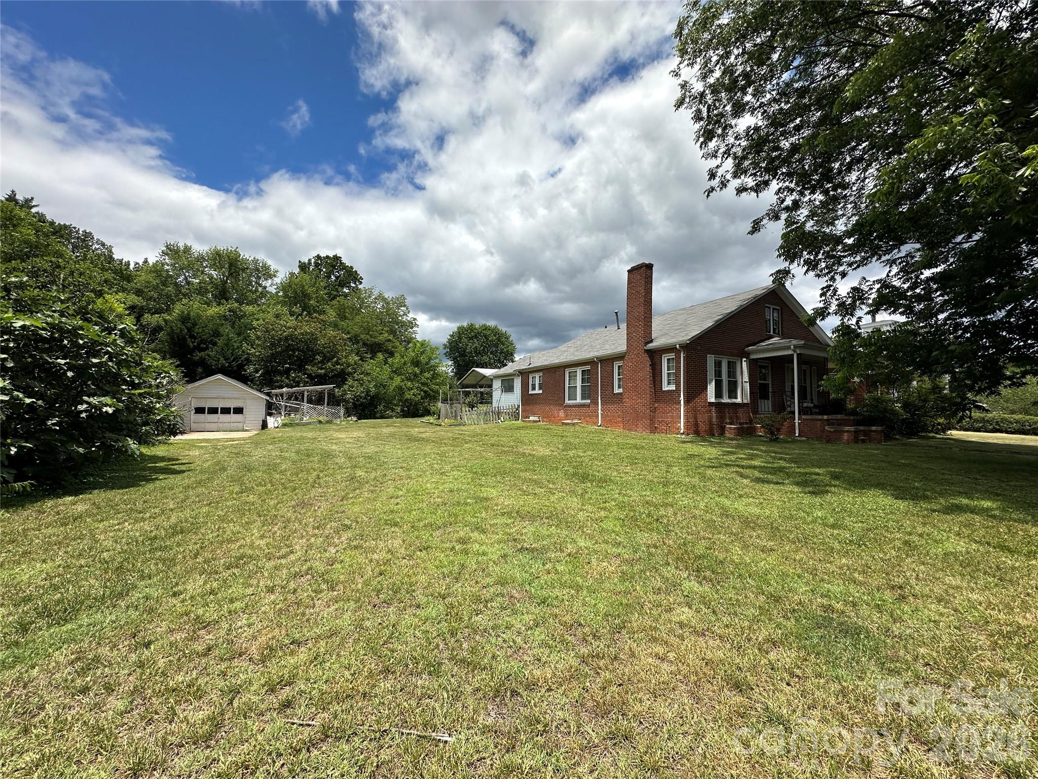 502 Connelly Springs Road SW — Lenoir
