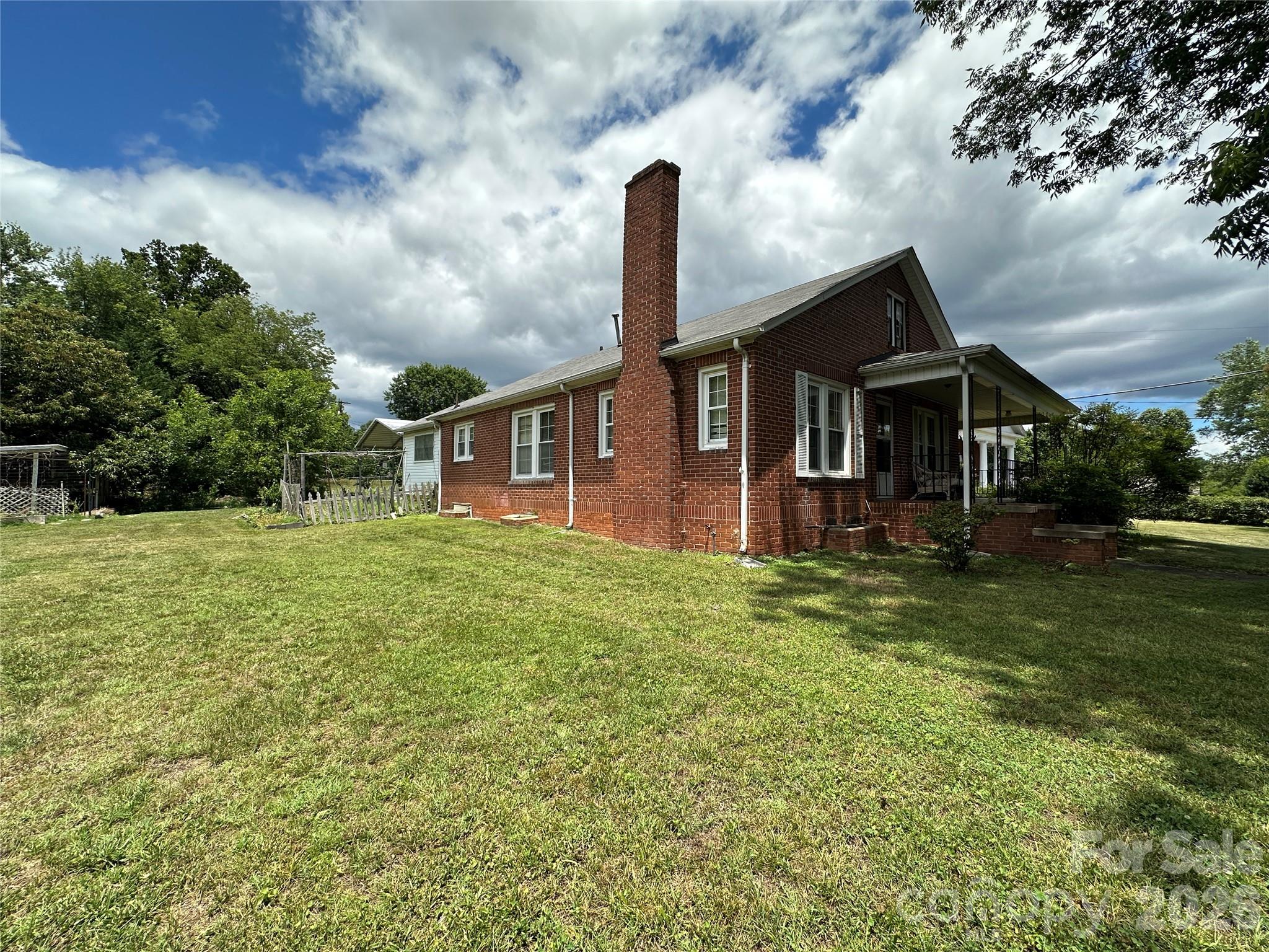 502 Connelly Springs Road SW — Lenoir