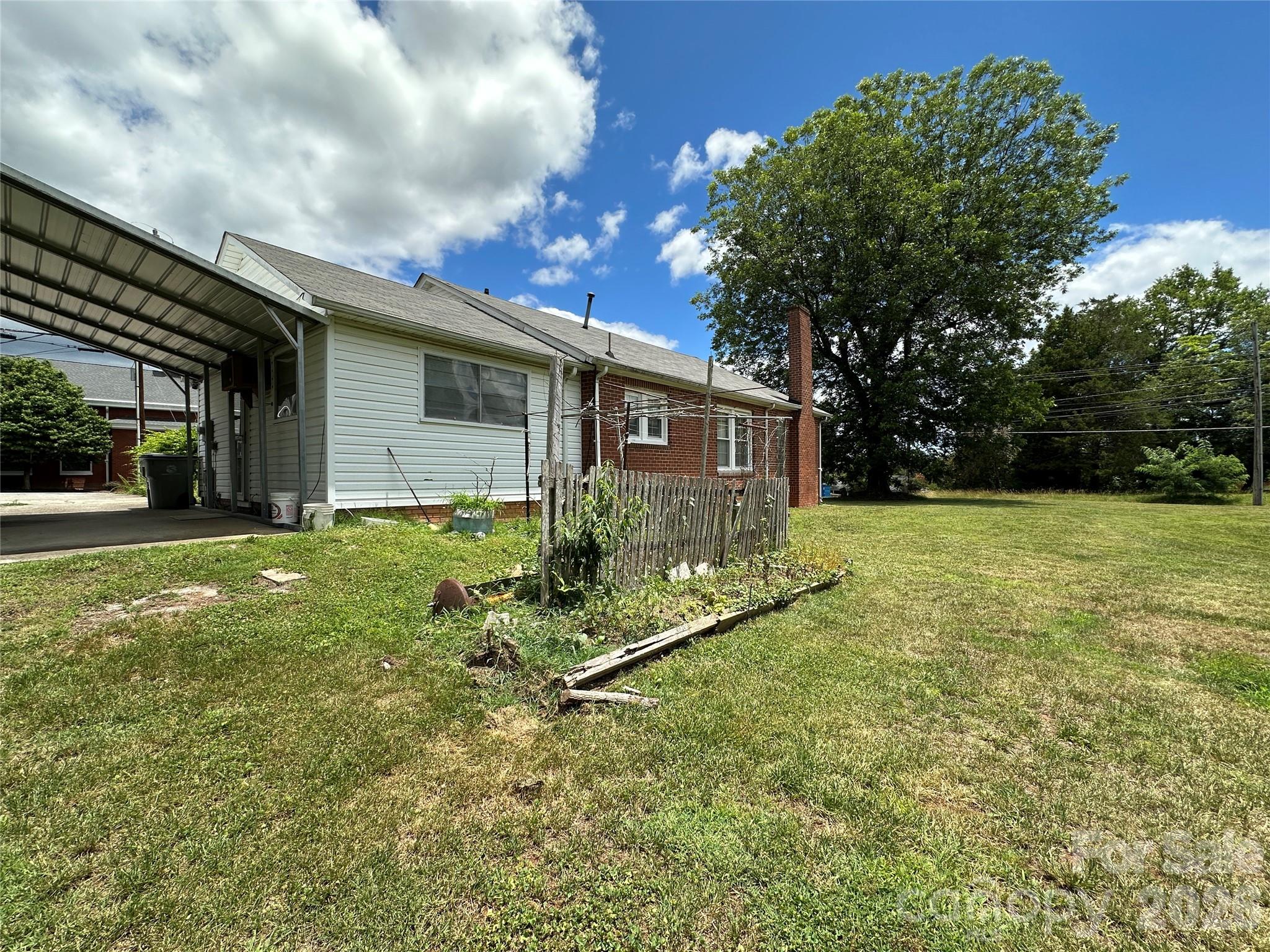 502 Connelly Springs Road SW — Lenoir