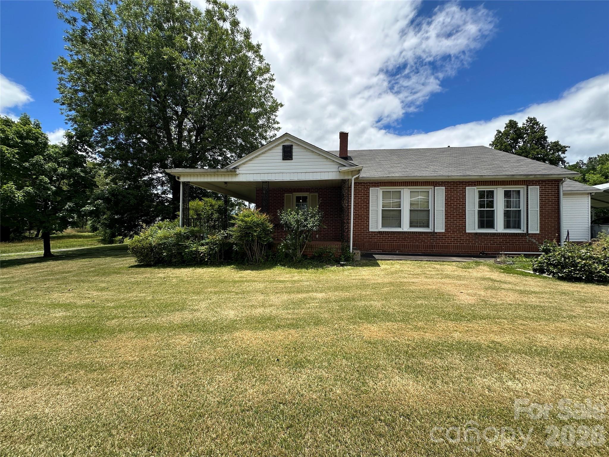 502 Connelly Springs Road SW — Lenoir