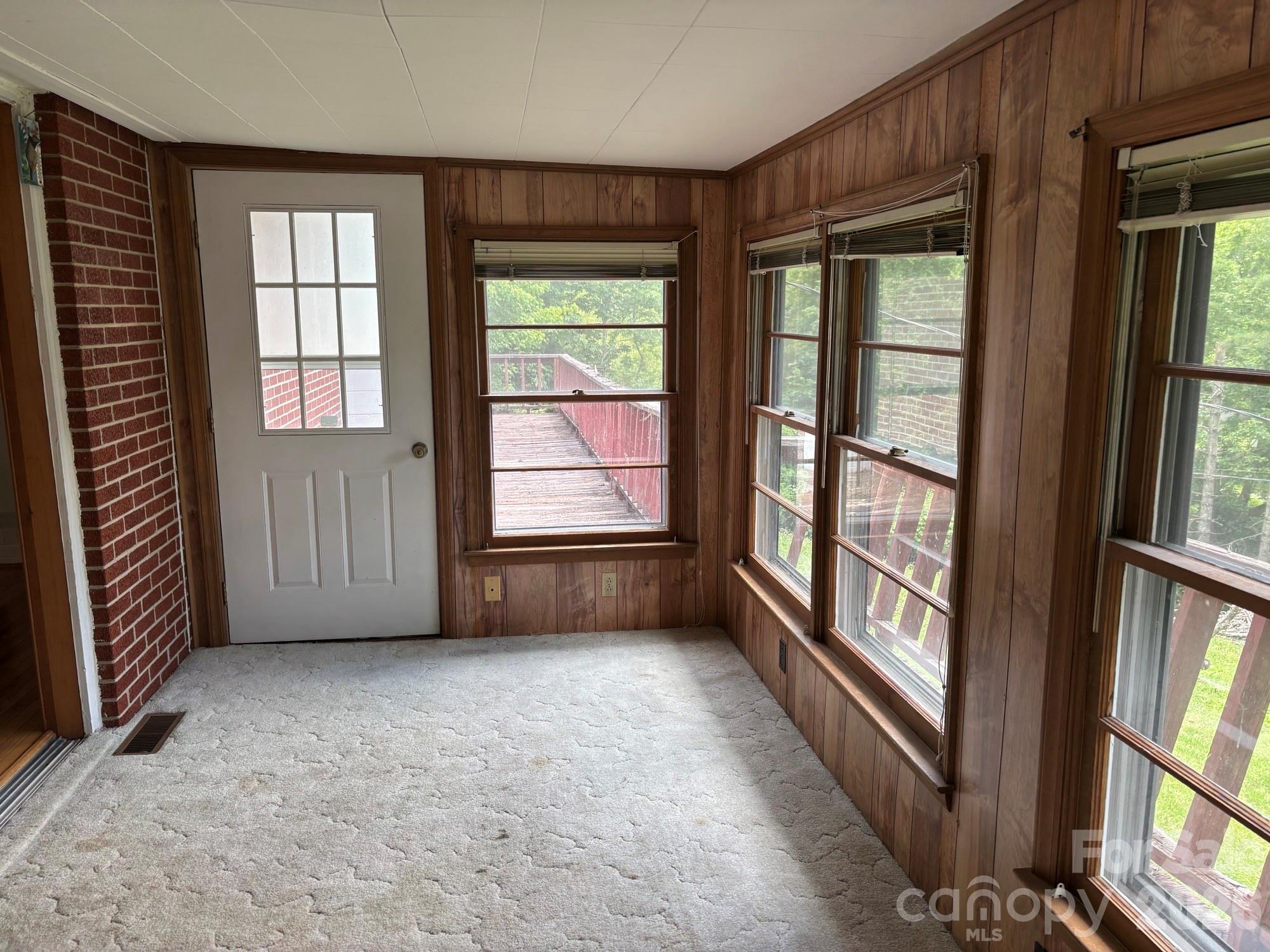 86 Jack Sullins Road — Spruce Pine