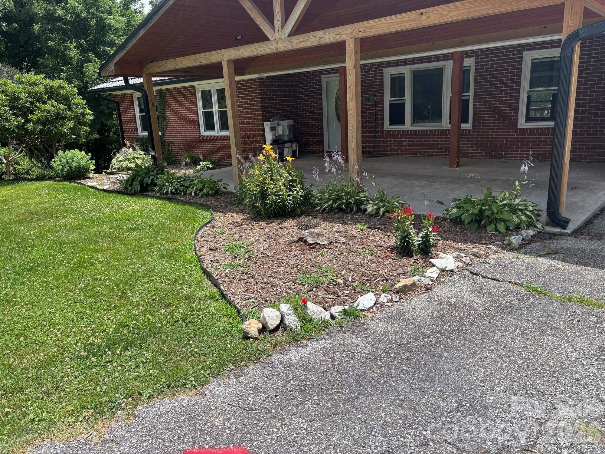 86 Jack Sullins Road — Spruce Pine